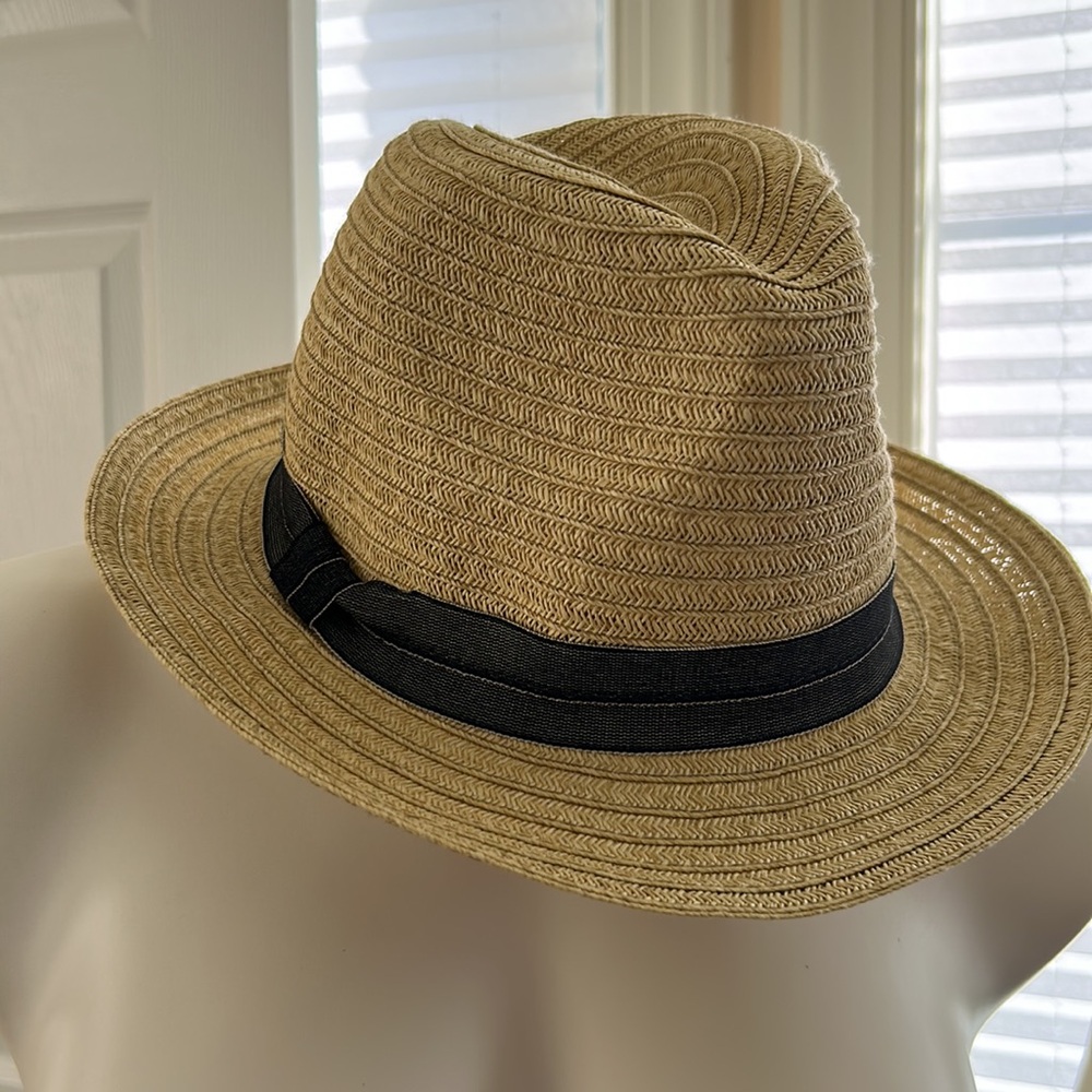 August hat - Picture 4 of 4